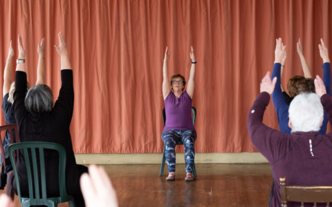 Yoga sur chaise