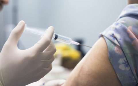 COVID-19 et grippe : la vaccination commence