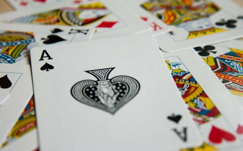 Jeux de cartes et de dés variés