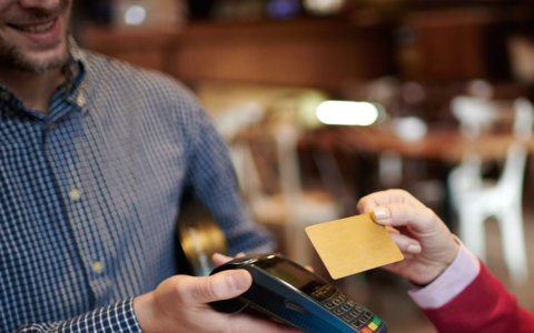 Ten smart strategies to spend less when eating out