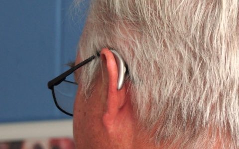 Une campagne pour sensibiliser à la maltraitance financière des personnes aînées m...