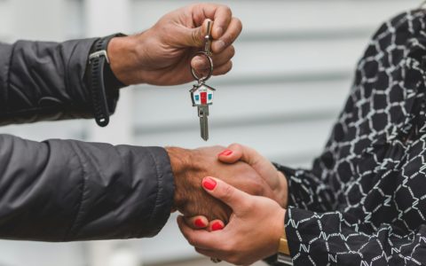 Pour une meilleure protection des personnes aînées dans les transactions immobilières