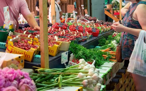 Profitez des produits locaux avec les marchés publics!