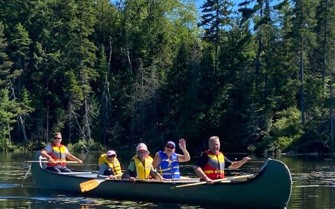 Sur les traces des coureurs des bois : une aventure en rabaska